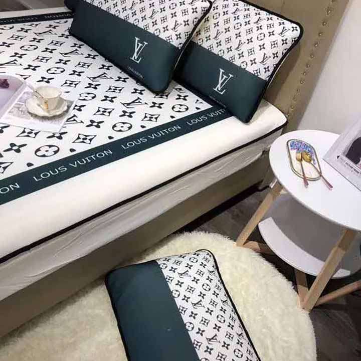 LOUIS VUITTON ひんやり敷きパッド