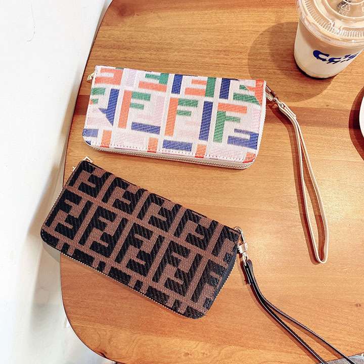  ストラップ付き fendi スマホポーチ 財布 