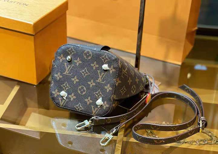  LV バッグ 大人気 海外販売