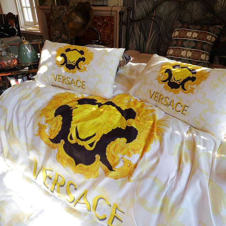 Versace ベット四点セット， ヴェルサーチ ピローカバー ，掛け布団カバー おしゃれ ，ブランド風 コットン製 高品質 ，ブランド寝具 4点セット， 高貴 海外輸入 激安