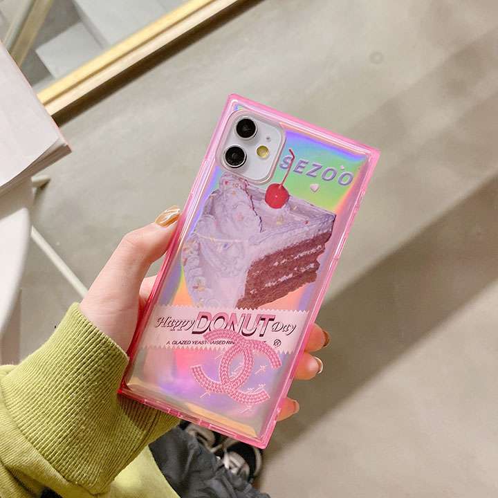 新作のchanelスマホケースiPhone 12