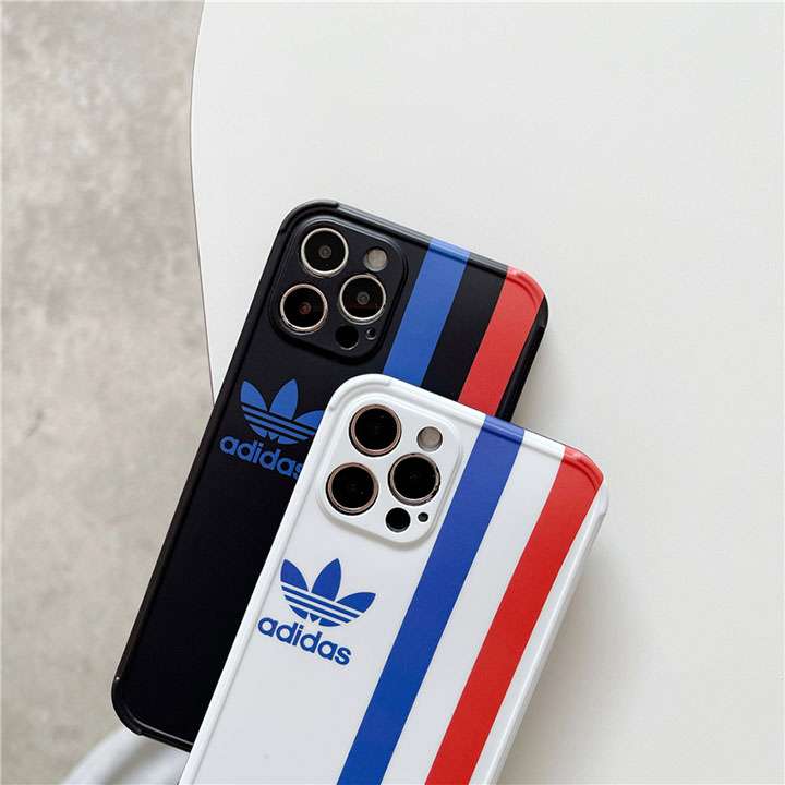 adidas アイフォーンxs max 芸能人愛用 スマホケース