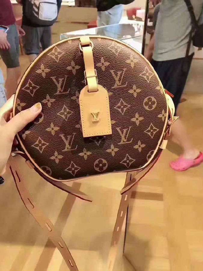 クロスボディ ラグジュアリー vuitton