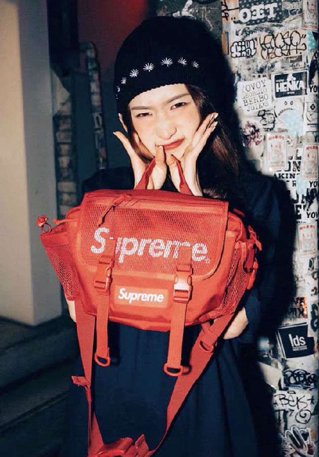 クロスボディ ボタン式 Supreme