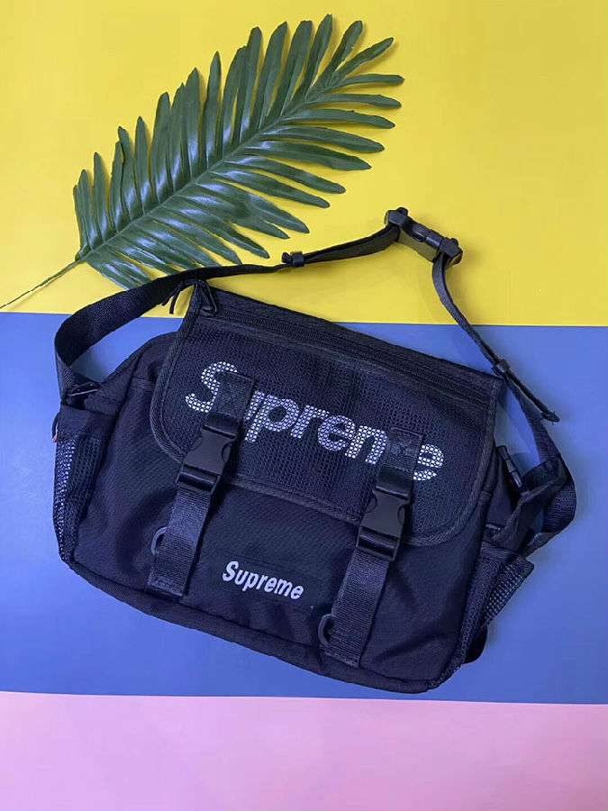 ウェストポーチ ロゴ付きsupreme